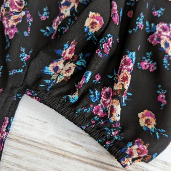 Lily White Floral Cold Shoulder Blouse Sz Medium - Picture 3 of 7